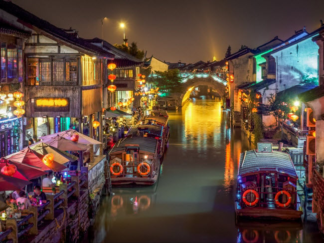 Con kênh lớn nhất ở Tô Châu có 20 cây cầu bằng đá, kết nối các khu phố cổ.
