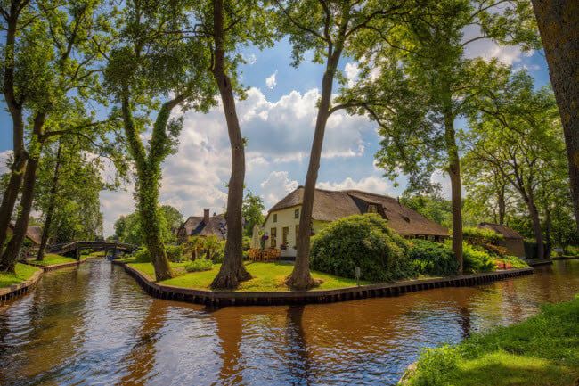 Giethoorn, Hà Lan: Với số dân với 3.000 người, thị trấn nhỏ ở Hà Lan được coi là “Venice thu nhỏ”.