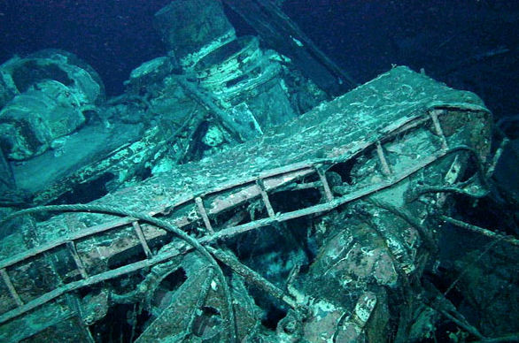 Centaur bị ngư lôi Nhật Bản đánh chìm năm 1943. Trong thảm kịch chìm tàu ấy, chỉ có 64 trong số 332 người có mặt trên tàu may mắn sống sót sau khi lênh đênh 35 giờ trên biển chờ cứu hộ.