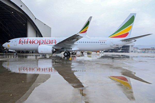 Ngay sau vụ máy bay của hãng Ethiopian Airlines gặp nạn khi đang trên hành trình tới Nairobi (Kenya) khiến toàn bộ 157 người thiệt mạng, nhiều quốc gia (trong đó có Malaysia, Anh, Australia, Oman) đã đình chỉ hoạt động của các máy bay Boeing 737 Max. Ảnh: Nytimes.