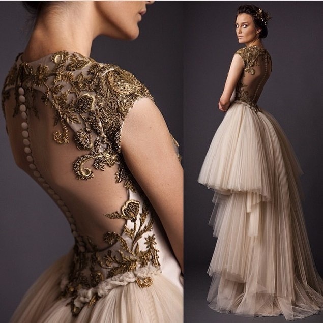 Có vẻ như chiếc váy lạ thường này của Krikor Jabotian được tạo ra dành riêng cho cô dâu của Caesar. Nếu bạn thích những kiệt tác của nhà thiết kế này, bạn phải đến Lebanon để chiêm ngưỡng những chiếc váy này.