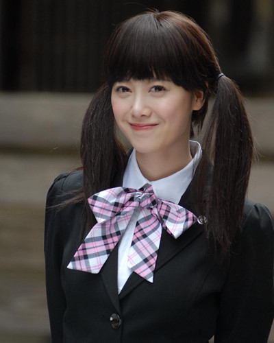 Diện đồng phục học sinh và cột tóc 2 bên, Goo Hye Sun khiến người hâm mộ trầm trồ vì vẻ đẹp không hề có dấu hiệu lão hóa của tuổi tác.