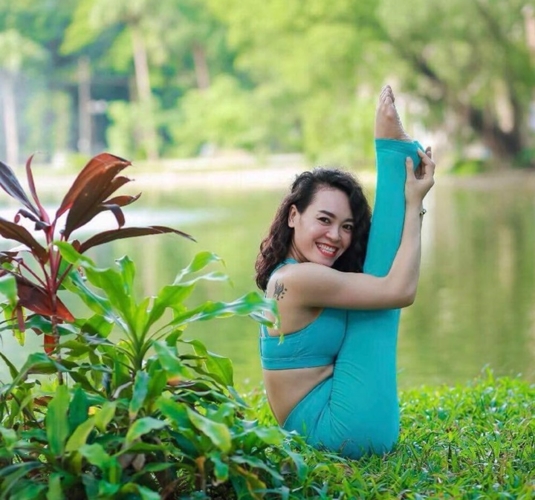 Các bạn mới tập yoga nên chọn lớp của giáo viên người Việt, để không bị rào cản ngôn ngữ khiến bạn tập sai.