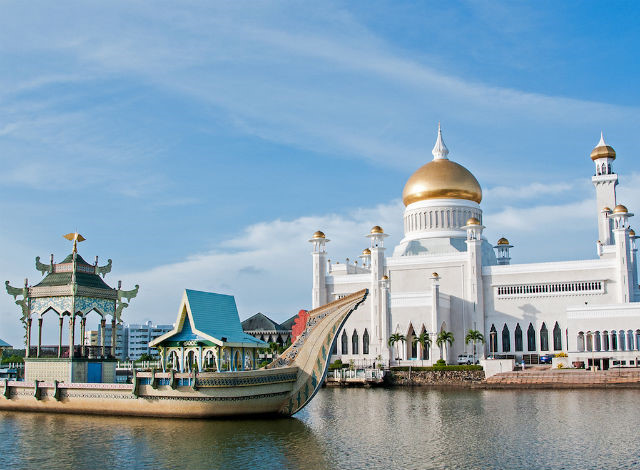 Năm 2018, Quỹ Tiền tệ quốc tế (IMF) công bố bảng xếp hạng 29 nền kinh tế giàu nhất thế giới, căn cứ vào tổng sản phẩm quốc nội (GDP) tính theo đầu người trên cơ sở ngang bằng sức mua. Theo đó, Brunei đứng vị trí thứ 6 với 79.726 USD. Ảnh: Infomoney.