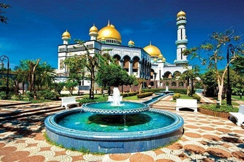 Tại Brunei, người ta còn trang trí vàng khắp các cung điện, thánh đường, thậm chí là cả ở khách sạn. Ảnh: Association.