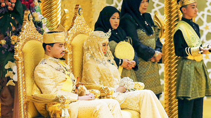 Đáng chú ý, lượng lớn các mỏ dầu thô và khí đốt thiên nhiên đều nằm trong tay Hoàng gia Brunei. Theo số liệu của Forbes đến hết năm 2013, Quốc vương Hassanal Bolkiah sở hữu khối tài sản lên đến 20 tỷ USD. Ảnh: Infomoney.