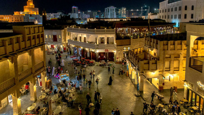 Souq Waqif là khu chợ lâu đời nhất tại Doha - thủ đô của Qatar. Chợ nằm lọt thỏm giữa những tòa nhà chọc trời và mang đậm màu sắc của đất nước giàu có này.