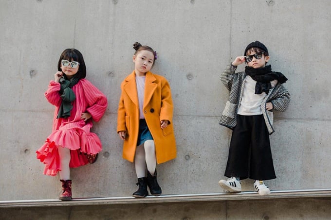 Khác với các tuần lễ thời trang tại nhiều nước lớn, mẫu nhí là một trong những nét đặc trưng tại Seoul Fashion Week. Giới mộ điệu thường xem điều này như là dấn ấn của riêng Hàn Quốc.