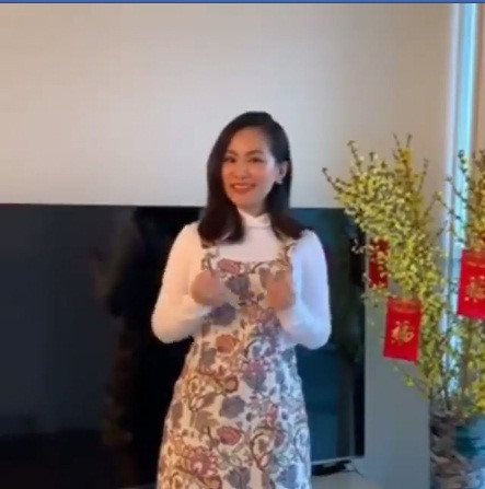 Lương Bích Hữu hé lộ tổ ấm với con gái nhỏ khi quay clip gửi lời chúc Tết 2019 tới các fan.