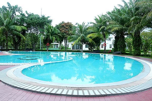 Bể bơi trong biệt thự ở Việt Nam của Quách Thành Danh (Ảnh: FBNV).