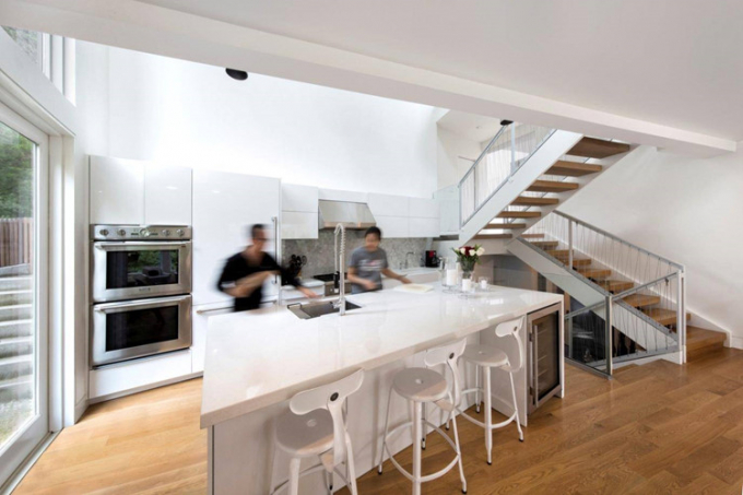 Không gian nhà bếp đơn giản và hiện đại.
