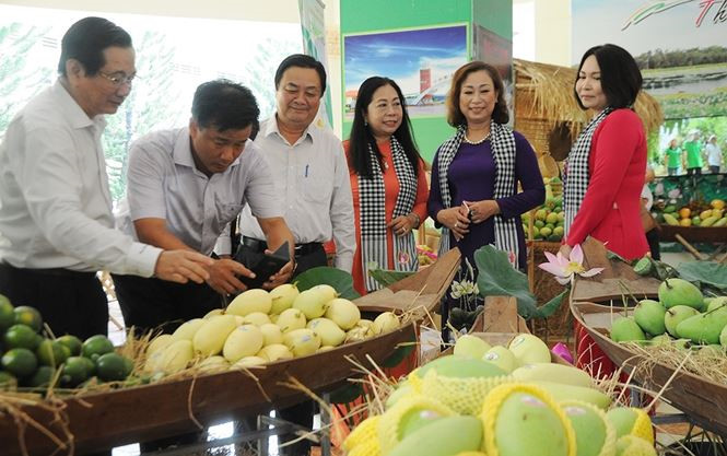 Ngày 18/4 tại Đồng Tháp, Bộ Nông nghiệp và Phát triển Nông thôn tổ chức lễ công bố xuất khẩu lô xoài đầu tiên của Việt Nam sang thị trường Mỹ qua đường hàng không. Ảnh: Tiền phong.