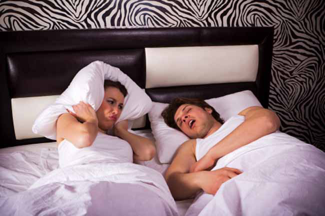Ngáy ngủ: Tiếng ngáy được tạo ra do sự rung của các mô mềm ở họng và cổ khi bạn hít vào. Béo phì làm tăng nguy cơ mắc chứng ngưng thở khi ngủ, khiến bạn ngáy nhiều hơn.