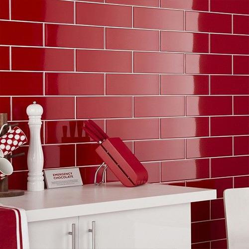 Gạch ốp tường bóng, có màu sặc sỡ được nhiều khách hàng ưa thích bởi ưu điểm dễ vệ sinh và tạo cảm giác rộng rãi hơn. Ảnh: Vn.eo-tiles.