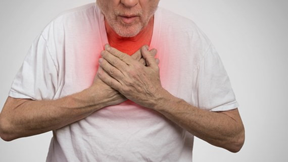 Đau cổ hoặc đau vai: Một mạch máu bị rách trong não có thể gây đau cổ hoặc vai. Nếu bạn không thể chạm cằm vào ngực (với điều kiện bạn không béo phì hoặc có bệnh lý nào khác), hãy đến gặp bác sĩ ngay để được điều trị kịp thời.