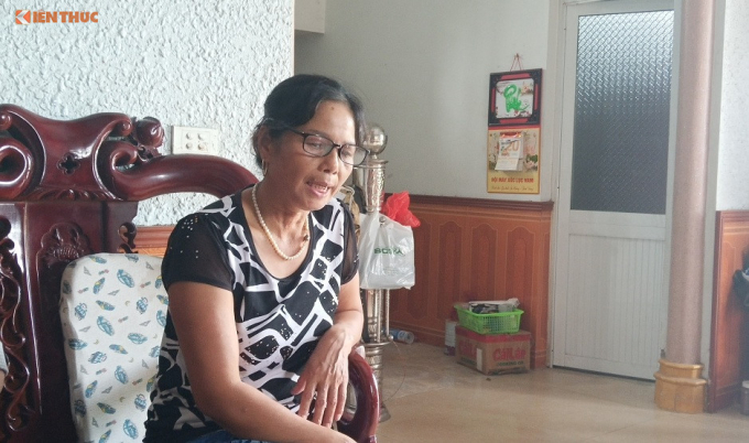 Cô giáo Nguyễn Thị Thuận có hơn 32 năm dạy học nhưng khi nghỉ hưu, mức lương cô nhận chỉ hơn 1 triệu đồng.