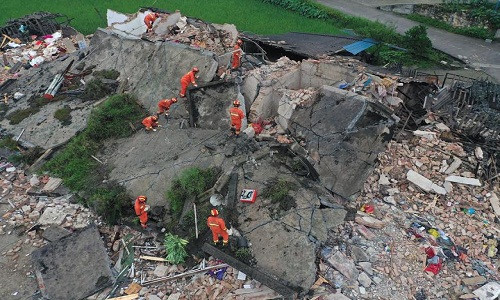 Theo Tân Hoa Xã, trận động đất mạnh 6 độ Richter với tâm chấn nằm ở độ sâu 16 km đã làm rung chuyển huyện Trường Ninh, thành phố Nghi Tân, tỉnh Tứ Xuyên, vào lúc 22h55 tối 17/6 (giờ địa phương). Ảnh: Reuters.