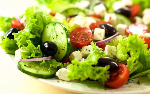 Những thực phẩm chứa carbohydrate phức hợp bao gồm trái cây và rau quả, mì ống ngũ cốc, bánh mì, gạo lứt. Ảnh: hstatic.