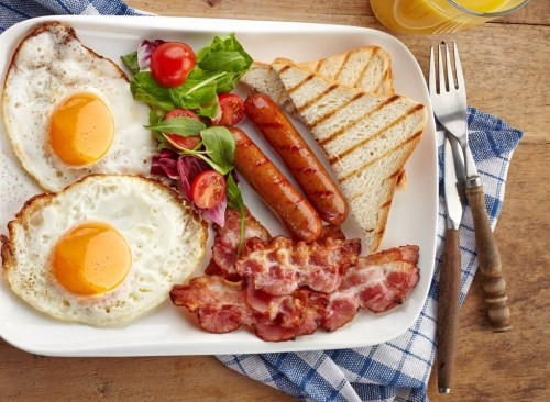 Nếu muốn giảm cân, bạn hãy khởi đầu ngày mới bằng việc ăn bữa sáng có hàm lượng protein cao. Một bữa sáng giàu protein đã được chứng minh là làm giảm cảm giác thèm ăn và lượng calo trong suốt cả ngày. Ảnh: wp.