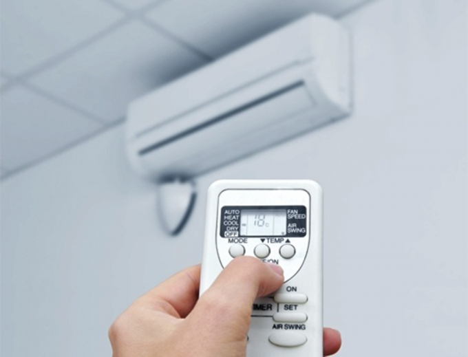 Nên bật điều hòa ở nhiệt độ thích hợp để tiết kiệm điện vào mùa hè.