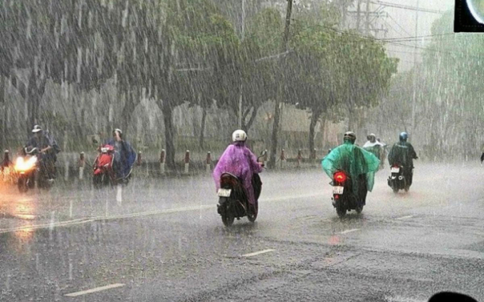 Khu vực Hà Nội từ chiều 3/7 có mưa vừa, có nơi mưa to và dông. Ảnh: KT