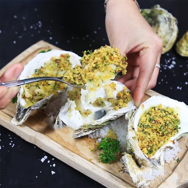 Đổi món cho gia đình món hàu nướng bơ tỏi béo ngậy và bổ dưỡng (Ảnh: Nauankhongkho)