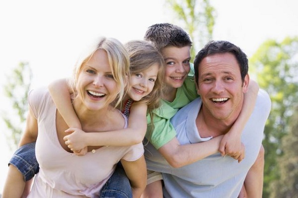 Gia đình hạnh phúc luôn coi trọng sức khỏe hơn tiền bạc (Ảnh minh họa)