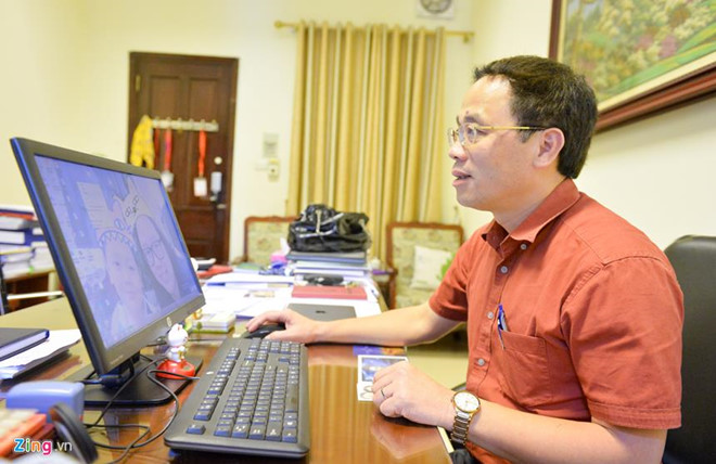GS.TS Tạ Thành Văn là học trò Việt đầu tiên của giáo sư Tasuku Honjo (sinh năm 1942, Đại học Kyoto, Nhật Bản), có hướng đi khác trong việc trị liệu miễn dịch ung thư, đang được thử nghiệm ở nước ta. Ảnh: Việt Hùng.
