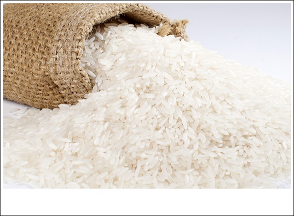 Sử dụng gạo bằng cách lấy nước gạo đã vo qua nhồi vào bao tử giúp làm sạch bao tử đơn giản (Ảnh minh họa)