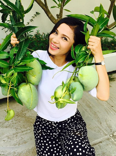Công việc làm vườn giúp nữ diễn viên Việt Trinh giảm bớt áp lực trong công việc và hòa mình giữa thiên nhiên.