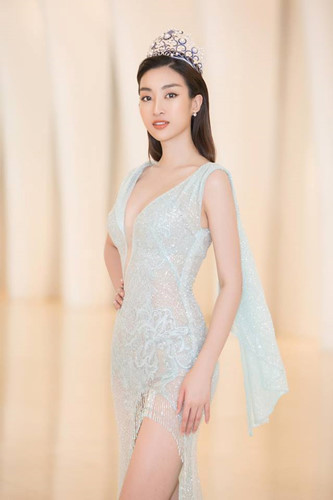 Hoa hậu Đỗ Mỹ Linh trông cực kỳ gợi cảm trong bộ đầm xuyên thấu. Ảnh: FBNV.