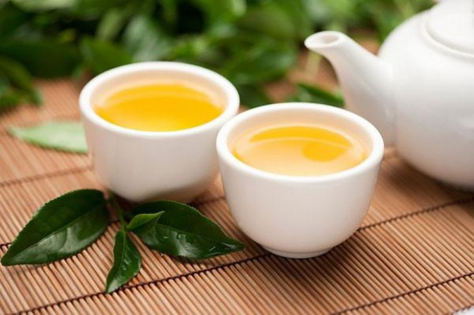 Trà xanh, trà thảo mộc có rất nhiều lợi ích về sức khỏe. Trà thảo mộc, trà xanh có thể can thiệp vào sự hấp thu chất béo trong gan. Các nhà nghiên cứu đã phát hiện ra rằng, trà xanh có thể làm giảm lưu trữ chất béo trong gan và giúp cải thiện chức năng gan.