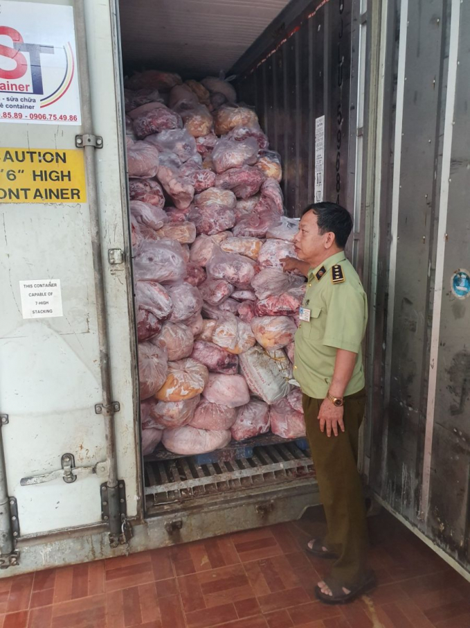 40 tấn thịt gà, heo không rõ nguồn gốc được đội quản lý thị trường số 3 phát hiện.