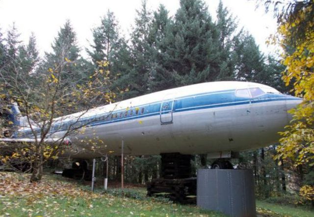 Chiếc Boeing 727 được đặt trong một khu đất rộng hơn 40.000 mét vuông tại Oregon, Mỹ
