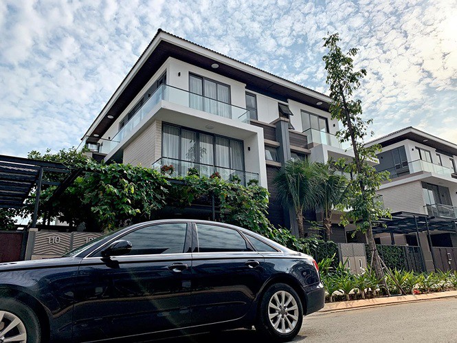 Ngôi nhà mà Cao Thái Sơn đang sở hữu và nhà của Hồ Ngọc Hà có view đẹp nhất khu villa triệu đô ven hồ. Ảnh: Vietnamnet.