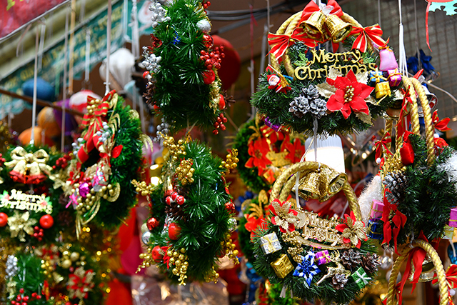 Các sản phẩm trang trí và quà tặng cho lễ Giáng sinh năm nay khá bắt mắt, phong phú, nhiều chủng loại.