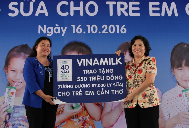 Trong hành trình 12 năm Vinamilk và Quỹ sữa Vươn Cao Việt Nam đã trao tặng 35 triệu ly sữa cho 441 ngàn trẻ em khó khăn trên khắp Việt NamMang niềm vui đến cho trẻ em nghèo vượt khó