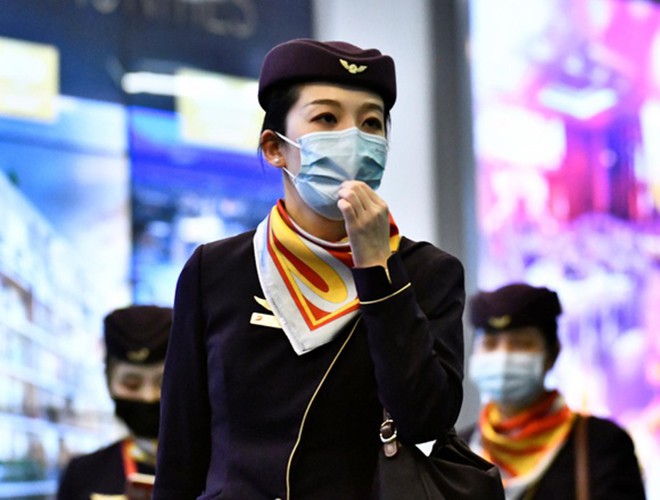 Ngoài ra, hãy đeo khẩu trang cho chính mình và những người trong gia đình để ngừa virus lây lan