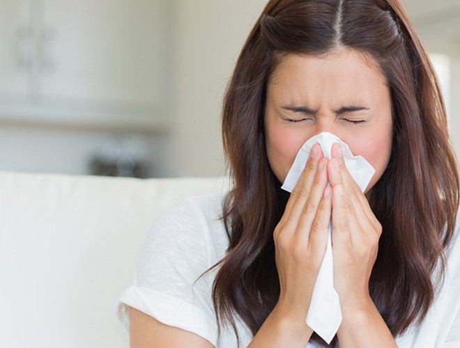 Khi ho hoặc hắt hơi, cần dùng khăn vải hoặc khăn tay che miệng để làm giảm phát tán các dịch tiết đường hô hấp. Đặc biệt, khăn giấy đã qua sử dụng phải được bỏ vào thùng rác có nắp