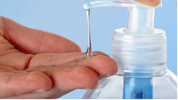 Rửa tay không đúng kỹ thuật thì cho dù dùng cồn hay nước rửa tay khô cũng không giúp phòng ngừa bệnh tật - ảnh minh họa