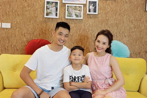 Trước đó, Bảo Thanh cũng chồng và con trai sống trong căn chung cư rộng 86m2, với 3 phòng ngủ, nằm trên đường Lê Văn Lương, Hà Nội.