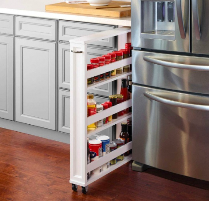 Thiết kế tủ bếp có những ngăn trượt, vừa tích trữ vừa dễ lấy đồ.