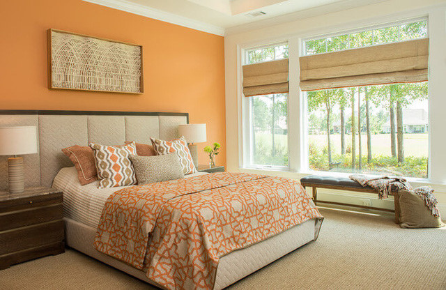 Nếu muốn có một không gian phòng ngủ với màu cam ấm, hãy thử nó trên một khoảng tường nhỏ, và sử dụng kết hợp với các màu nội thất trung tính khác, nó sẽ giúp cân bằng không gian phòng ngủ của gia đình bạn.