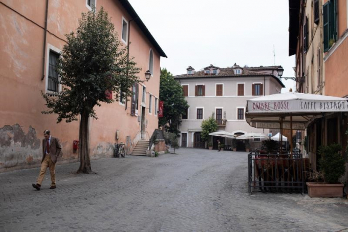 Đường phố Italy vắng tanh sau lệnh phong tỏa toàn quốc.