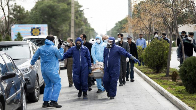 Chuyên gia cảnh báo 3,5 triệu người Iran có thể chết vì dịch Covid-19. (Ảnh: AP)
