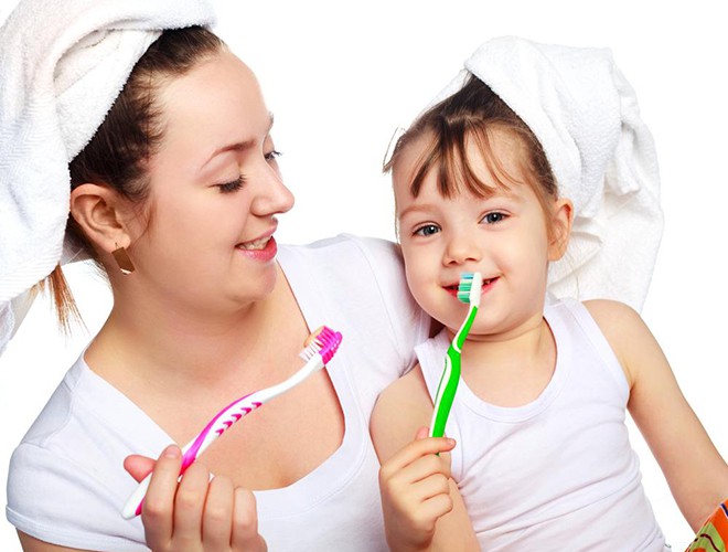 Các nha sĩ khuyến cáo chúng ta nên đánh răng vào khoảng 20-30 phút sau khi ăn sáng. Đó là thời điểm lý tưởng để tuyến nước bọt tiết ra có thể trung hòa các axit, giúp cân bằng độ kiềm ở khoang miệng