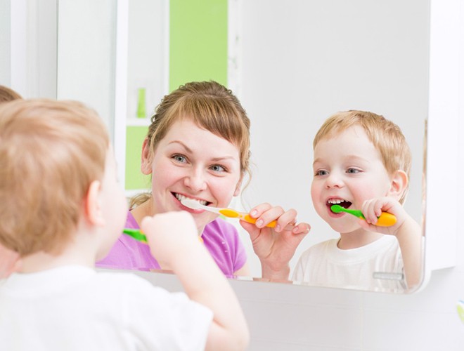 Đánh răng quá nhiều lần trong ngày là thói quen tai hại mà nhiều người hay mắc phải, gây hại nghiêm trọng tới men răng