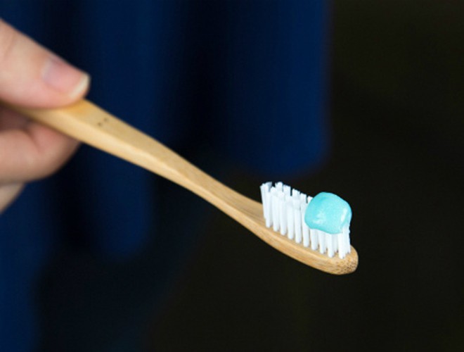 Do đó, một lượng kem đánh răng nhỏ bằng hạt đậu cũng đủ giúp hàm răng của bạn trở nên sạch sẽ