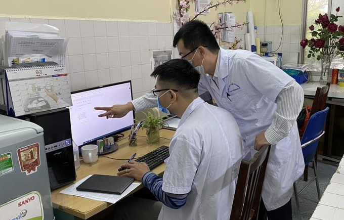 iến hành xét nghiệm xác định virus SARS-CoV-2 bằng máy sinh học phân tử Realtime PCR tự động tại thành phố Hải Phòng. (Ảnh: TTXVN phát)