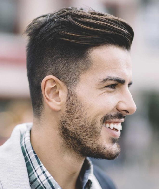 Bí kíp để sở hữu kiểu tóc Slick Back thời thượng là việc chăm sóc sau khi cắt. Để những sợi tóc có thể hướng về phía sau, bạn cần giữ với một loại pomade hoặc sáp chất lượng. Ảnh: Pinterest.